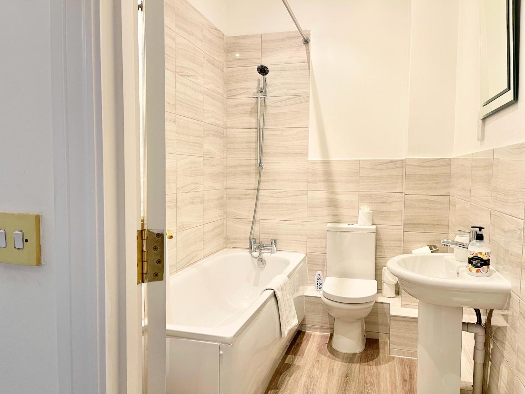 St Andrews Apartments Maidstone Eksteriør bilde